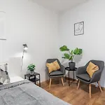 Chic Urban Retreat Bacso