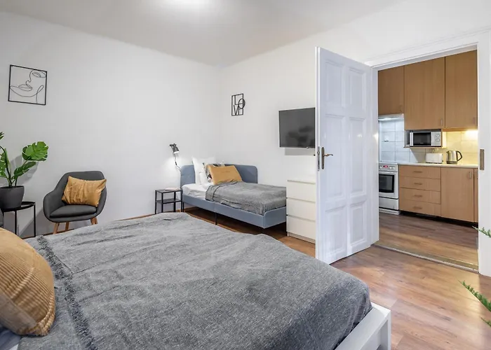 Chic Urban Retreat Bacso